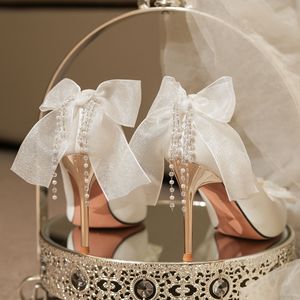 Chaussures de mariage en satin à talons hauts avec nœud en strass pour mariée et demoiselle d'honneur, tenue de soirée formelle - Product Image 3