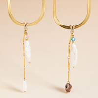 Collier Lariat Moderne et Élégant pour Femme Bingxin en Acier Inoxydable Plaqué Or 18K avec Accent Perle Biwa sur Chaîne Plate à Chevrons