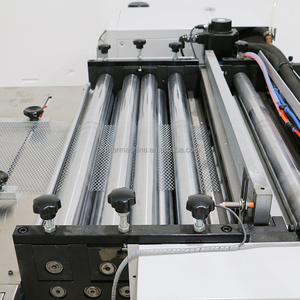 <span class=keywords><strong>Machine</strong></span> automatique de découpe, de roulage et de soudage de mailles 420 mm pour ligne de production de filtres à air de camions poids lourds - Product Image 3