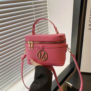 <span class=keywords><strong>Sac</strong></span> bandoulière tendance <span class=keywords><strong>vintage</strong></span> 2026 en PU, design élégant avec lettres, fermeture éclair, <span class=keywords><strong>sac</strong></span> seau décontracté à porter à la main - Product Image 4