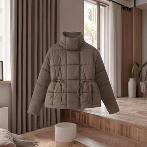 Manteau matelassé chaud rétro à col mandarin, nouvelle collection automne/hiver 2026, tendance, épais, tissé, respirant, personnalisable, avec ceinture ajustable à nouer - Product Image 3