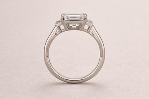 Bague en platine de haute qualité pour femmes, design intemporel de bijoux fins avec accents de diamants étincelants pour mariage - Product Image 3