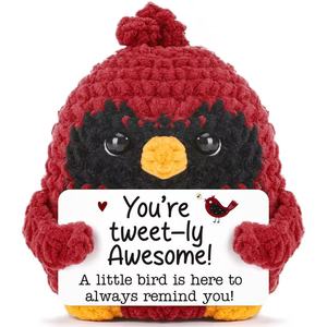 Adorno de Escritorio de Cardenal Rojo Tejido a Mano que Difunde Energía Positiva - Un Regalo Perfecto para <span class=keywords><strong>Compañeros</strong></span> de Trabajo o Amigos Cercanos - Product Image 1