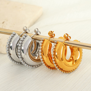 Boucles d'oreilles créoles en forme de C en alliage de zinc avec tige en acier inoxydable, design géométrique tendance pour soirée, bijoux d'oreille en résine époxy - Product Image 2