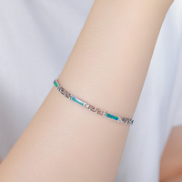 Bracelet en opale en argent sterling 925 brillant avec irisation douce et structure minimaliste élégante