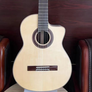Guitarra Clásica Profesional de Alta Calidad con Tapa Sólida Tamaño 4/4 Hecha a Mano para Córdoba con Nuevo Diseño Único - Product Image 1