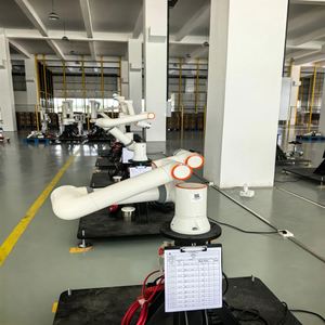Bras robotisé industriel 6 axes avec vision IA intégrée et contrôle de force pour l'automatisation de la commande CNC, du préhensionnement, du placement et de la soudure - Product Image 1