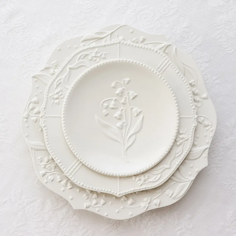 Белый Тисненый Цветочный дизайн керамическая тарелка набор ручной работы полный арт дизайн тарелка для свадьбы