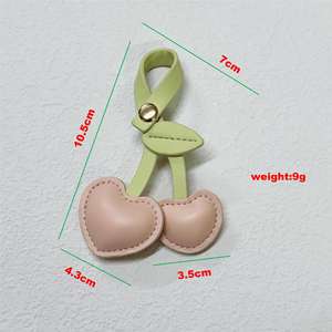 Porte-clés en forme de cœur de pêche pour femmes, porte-clés de sac mignon en forme de fruit, accessoire de bijoux de luxe, charme en cuir de cerise - Product Image 3