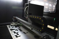 ROCLAS Machine de découpe et de gravure laser à fibre CNC à haute précision avec couvercle de protection entièrement fermé et plaque métallique RC1315-3KW