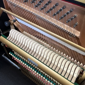<span class=keywords><strong>Piano</strong></span> droit japonais KAWAI NS15 avec un son chaud et rond, une gamme moyenne complète, des surtones riches et un contrôle de touche précis - Product Image 3