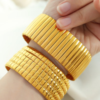 Gelang Kotak Minimalis Warna Tahan Luntur Baja Titanium Lapis Emas 18K Rantai Kuba Logam Rantai Tangan Fashion untuk Pemakaian Sehari-hari