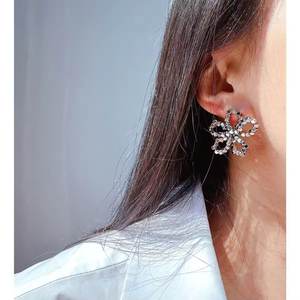 Pendientes de Acero Inoxidable con Lazo, Diseño Moderno 2025, Pendientes Redondos con Cuentas de Oro de 18K para Mujer, Joyería al por Mayor - Product Image 3