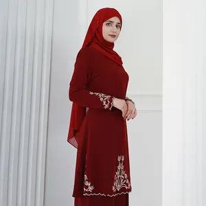 Toptan Baju kuexquisite zarif nakış kadınlar zayıflama müslüman Baju kusatin saten iki setleri Abaya Khimar başörtüsü Abaya