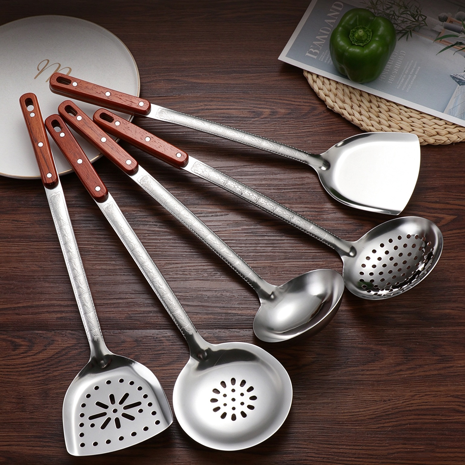 Kitchen Cooking Tools Russia Style Flower Handle 201 Stainless Steel Soup Ladle and Slotted Spoon with Wooden Handle Utensil Set