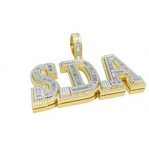 Colgante Unisex de Acero Inoxidable Premium con Aspecto de Diamante CZ Estilo Hip Hop - Product Image 1