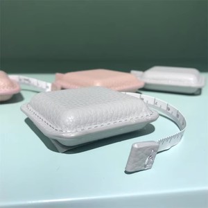 Cinta Métrica Promocional Mini Colorida de 1.5M, Cinta Métrica de Cuero PU Hecha a Mano - Product Image 3