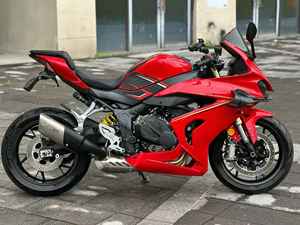 Motocicleta QJMOTOR Racing 800 - Motor de 778 cc en Línea de 4 Cilindros, 92 kW de Potencia, ABS y TCS - Product Image 6