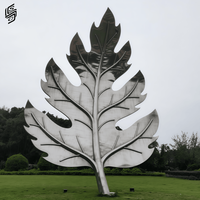 Grandes sculptures modernes en acier inoxydable en forme de feuille d'érable, statue d'art métallique soudée pour la décoration extérieure de parcs et villas