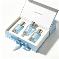 Boîte à parfum bleue de luxe haut de gamme avec logo personnalisé, ruban, doublure en éponge scintillante, emballage rigide en carton magnétique pour 3 flacons
