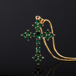 Ciondolo a Croce con Cristallo Verde e Strass, Placcato in Oro, Gioiello Religioso Cristiano Unisex - Product Image 1