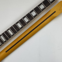 Manche de guitare électrique en érable canadien satiné 22 frettes, tête large, avec blocs blancs nacrés et bordure blanche