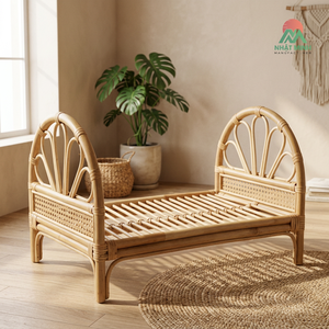 Lit de poupée en rotin de style tropical Nhat Minh – un adorable jouet de jeu d'imitation et un lit de poupée pour petites filles. - Product Image 3