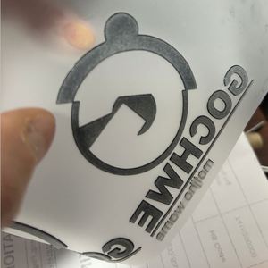 Étiquettes de vêtements en caoutchouc 3D durables avec logo de marque en relief personnalisé, étiquettes de vêtements en silicone à transfert thermique pour vêtements - Product Image 2
