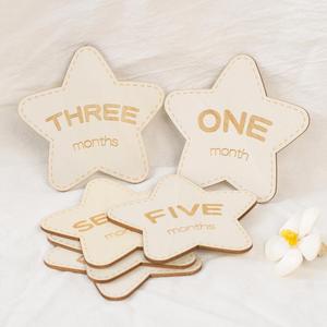 Cartes de jalons de développement pour bébé en bois, pentagramme double face, gravées au laser, pour 12 mois, accessoires photo, ensemble souvenir pour le suivi de la croissance du nouveau-né - Product Image 1