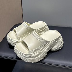 Chaussons doux, antidérapants, élégants, pratiques, à semelle épaisse, confortables et durables, pour l'intérieur et l'extérieur. Chaussons en fourrure. - Product Image 2