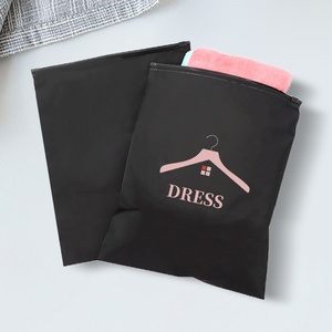 Vente chaude Personnalisé Noir Zip Lock Poly Sacs <span class=keywords><strong>pour</strong></span> Vêtements Logo Imprimé <span class=keywords><strong>Pochette</strong></span> À Capuche avec Fermeture Éclair <span class=keywords><strong>pour</strong></span> Emballage De Chaussures - Product Image 4