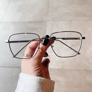 Lunettes de soleil Qianai en métal, monture carrée, UV400, pour femmes, à la mode, couleur or, verres PC, type 3 - Product Image 3