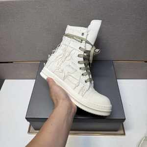 Chaussures de sport de luxe pour hommes et femmes, chaussures de marche décontractées et modèles élégants à lacets. - Product Image 2