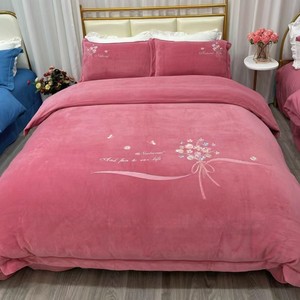 Juego de Ropa de Cama Bordada de Felpa de Leche Nantong Home Textiles, 4 Piezas, Estilo Princesa, Cálida para Invierno, Duradera, con Patrón de Plantas y Flores - Product Image 1