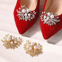 Boucle de décoration pour chaussures en alliage métallique et verre, forme de fleur, strass brillants détachables, pour chaussures à talons hauts de mariage