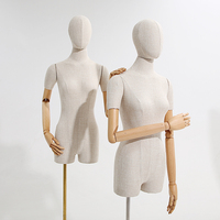 Mannequin de présentation Lavinia pour le haut du corps avec bras réglables et support métallique robuste pour magasin de vêtements