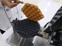 Máquina para Hacer Waffles de Burbujas con Superficie Antiadherente y Termostato Ajustable, al Mejor Precio