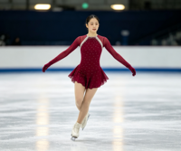 Robe de patinage artistique bordeaux à manches longues, dos découpé, jupe ornée de strass, pour enfants et filles, compétition et performance sur glace