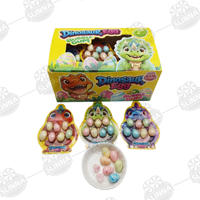 Les fabricants de bonbons vendent des chewing-gums en forme d'œuf de dinosaure, des cadeaux sucrés aux saveurs fruitées pour enfants, emballage en vrac