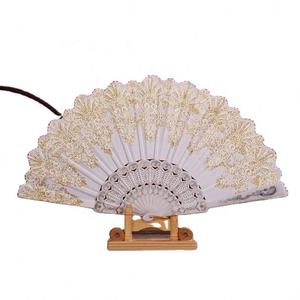 Gran oferta, abanicos de mano de hueso de plástico hueco de estampado en caliente de encaje de una sola capa plegable para boda, abanico de hueso personalizado - Product Image 1