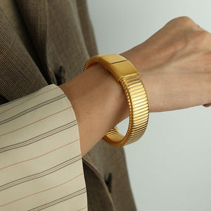 Brazalete de Acero de Titanio Chapado en Oro de Inspiración Retro, Diseño Geométrico, Joyería de Moda Unisex - Product Image 1