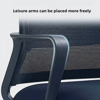 Chaise de bureau moderne avec dossier en maille, assise rembourrée en tissu respirant, accoudoirs fixes, base cantilever chromée, pour usage commercial et domestique