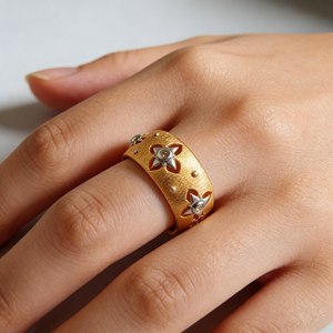 แหวนหมั้นเพชรเพาะเลี้ยงในห้องปฏิบัติการเคลือบทองคำแท้ 10K/14K แบบเรียงวง โรแมนติก สำหรับทุกเพศ เหมาะสำหรับงานฉลองครบรอบ - Product Image 4