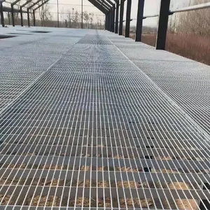 Fournisseur de matériaux de construction de bâtiments de passerelle d'industrie galvanisée à chaud caillebotis en acier résistant pour passerelle HDG