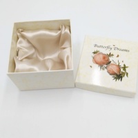 Boîte cadeau rigide personnalisée avec impression, plateau intérieur doublé de satin de luxe, pour ensemble de tasses en porcelaine