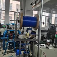 Machine à tricoter circulaire, cordon en fil plat bleu pour la fabrication de maille