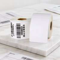 Rouleau d'étiquettes adhésives thermiques imperméables et résistantes à l'huile sur mesure avec code-barres pour l'expédition express et l'emballage alimentaire