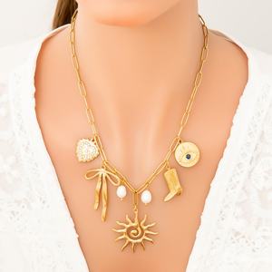 Collar con Colgante de Corazón de Acero Inoxidable Chapado en Oro de 18K, Estilo Moderno y Elegante con Cadena de Eslabones, Accesorios de Moda de Alta Gama - Product Image 1