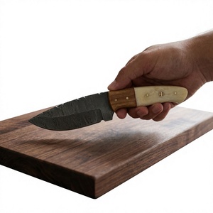 Cuchillo de Supervivencia de Acero de Damasco con Hoja Fija Tipo Drop Point, Mango de Madera Pakka Azul, Garantía de 3 Años, Personalizable para Caza - Product Image 1