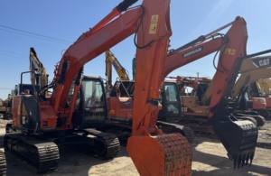 Excavatrice sur chenilles hydraulique Hitachi ZX135US 130 120 d'occasion, bonnes performances, 13,5 tonnes, moteur japonais, faible nombre d'heures de travail, EPA CE - Product Image 4